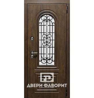 дверь в коттедж со стеклом и ковкой отделанная с двух сторон мдф