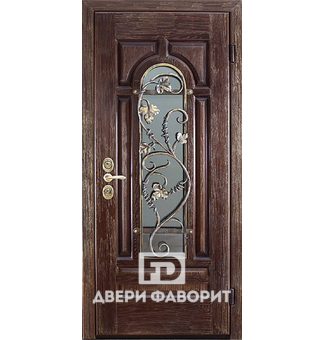 дверь с мдф, стеклом и ковкой для коттеджного дома