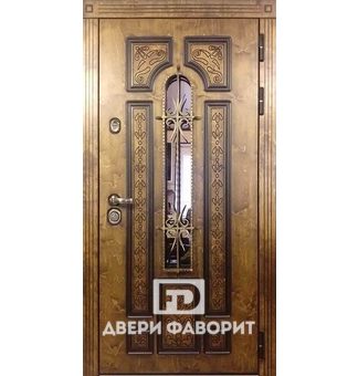 Дверь для коттеджа с ковкой и стеклом в виде арки