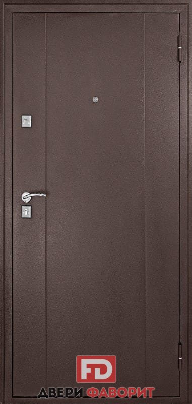 дверь металлическая окрашена цинкогрунтом темного оттенка