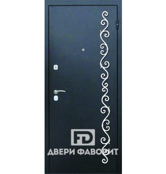 Дверь с цинкогрунтом и ковкой в коттедж