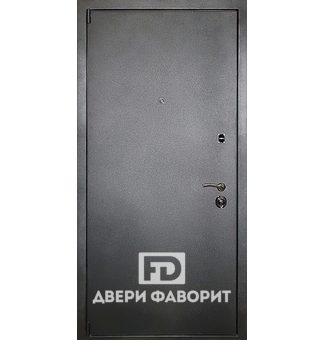 Входная дверь в квартиру с антивандальным покрытием