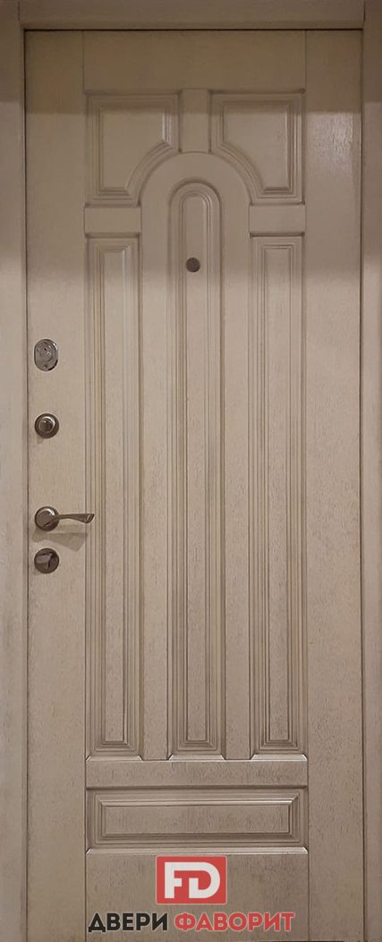 металлическая дверь в квартиру с двух сторон отделана фрезерным мдф