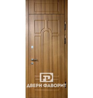 Недорогая дверь с верхней вставкой и тремя петлями
