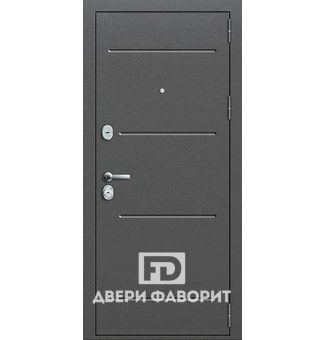 Стальная дверь в загородный дом, отделка цинкогрунт