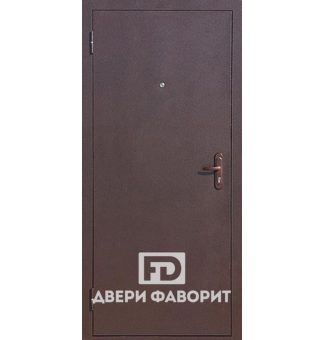 металлическая дверь с замком с ручкой, отделана цикогрунтом