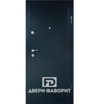 Дверь с отделкой цинкогрунтом