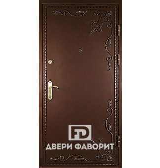 Дверь в загородный дом с ковкой