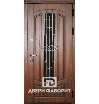 Дверь железная в загородный дом со стеклом и ковкой