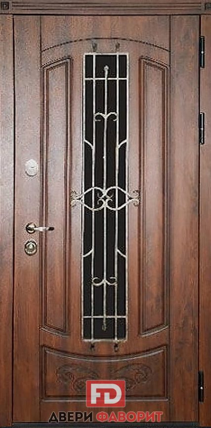 дверь для загородного дома с ковкой и стеклом
