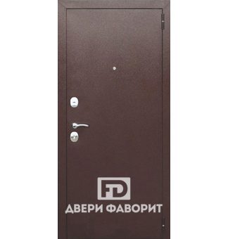 металлическая уличная дверь покрыта цинкогрунтом