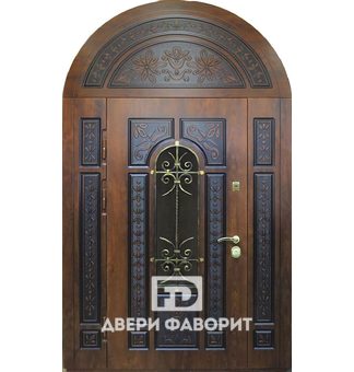 Арочная дверь с ковкой и стеклянной вставкой